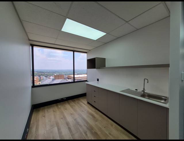 202M² OFFICE TO LET IN SANDOWN